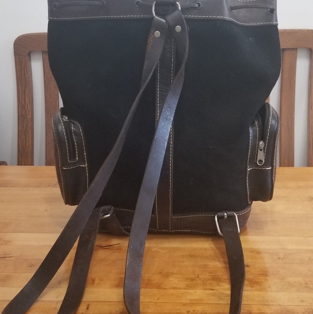 Handmade suede backpack from Peru - Picture 2 of 6